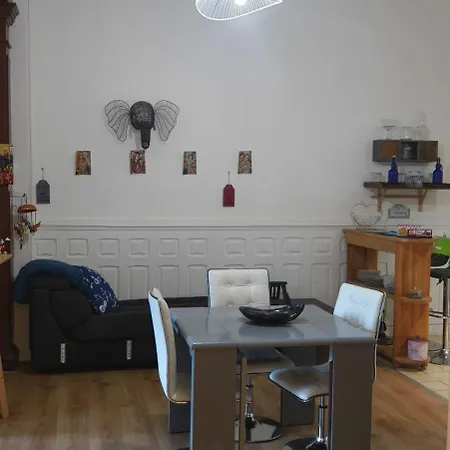 50 M A Pied Et Centre Apartamento *